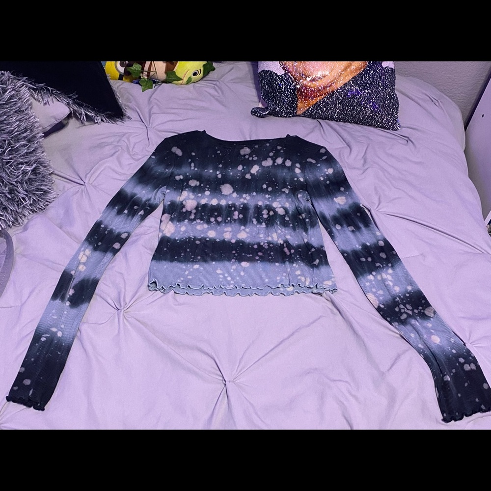 Wild fable, S, gray, white, and blue